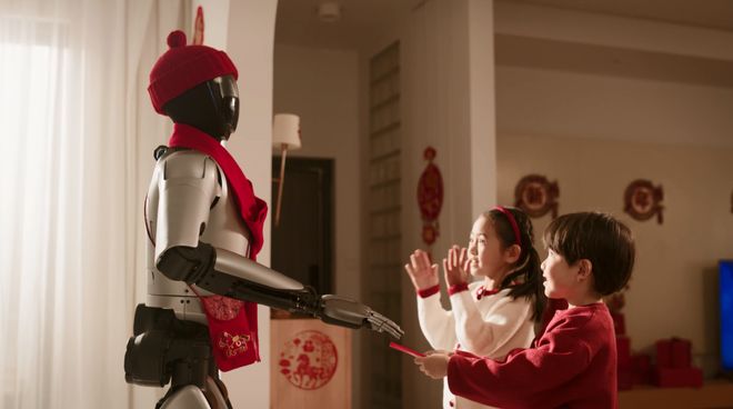 骐骥昂首家国同春！中央广播电视总台“品牌强国工程”2026年新春贺岁宣传片温情开播