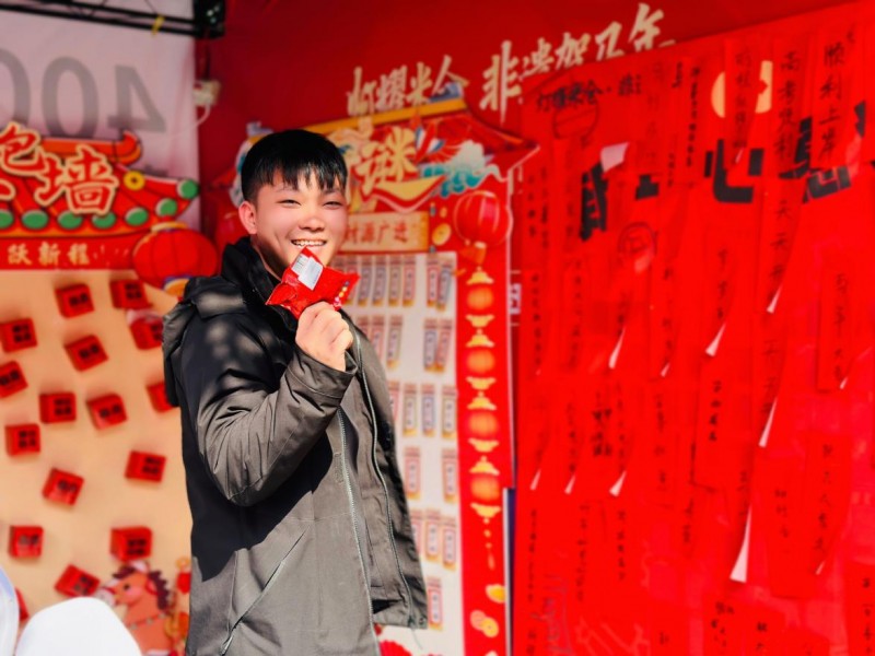 巴中市“灯耀米仓·非遗贺马年”新春米仓集市圆满开市赋能民生添年味品牌引领促发展(图6)